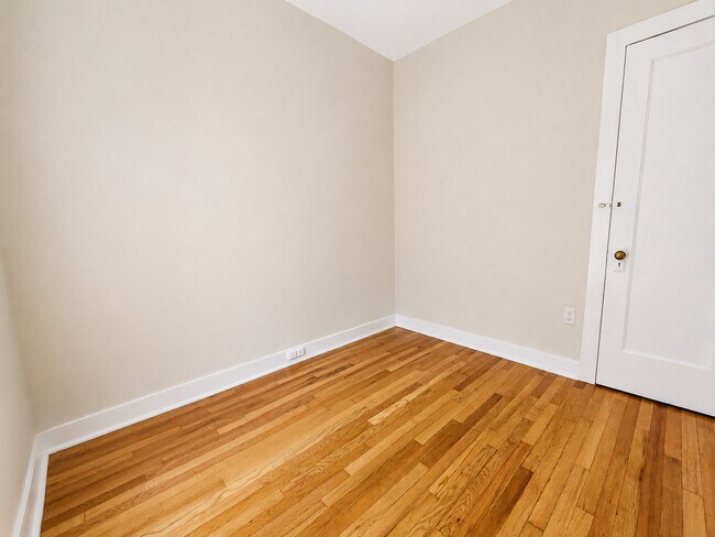 Building Photo - 3709 N Bosworth Ave