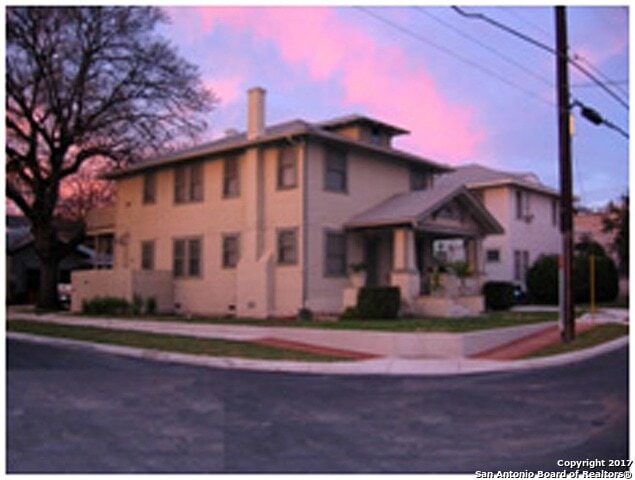 Building Photo - 903 E Euclid Ave