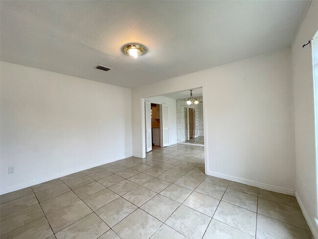 Building Photo - 7110 Foxmar Ln