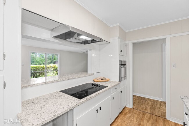 Building Photo - 6119 Bradford Dr