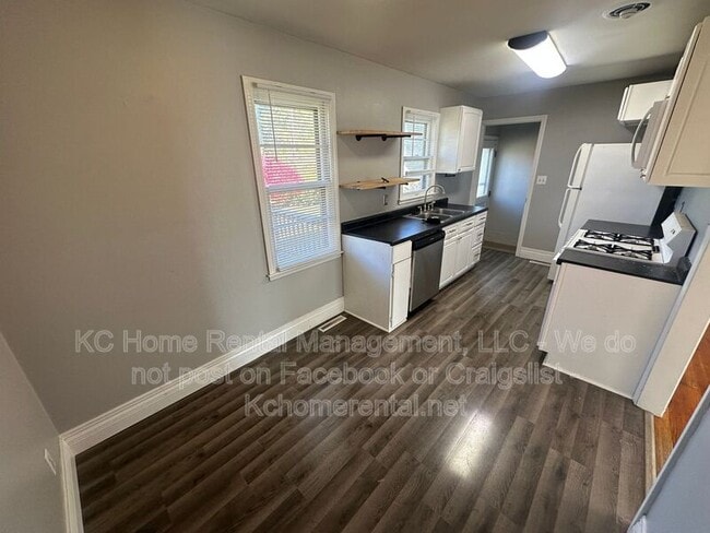 Building Photo - 5216 NE 44th St