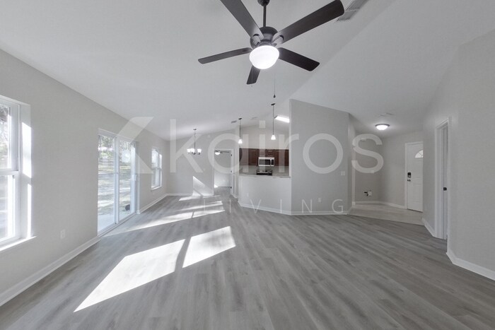 Building Photo - 820 Marion Oaks Manor