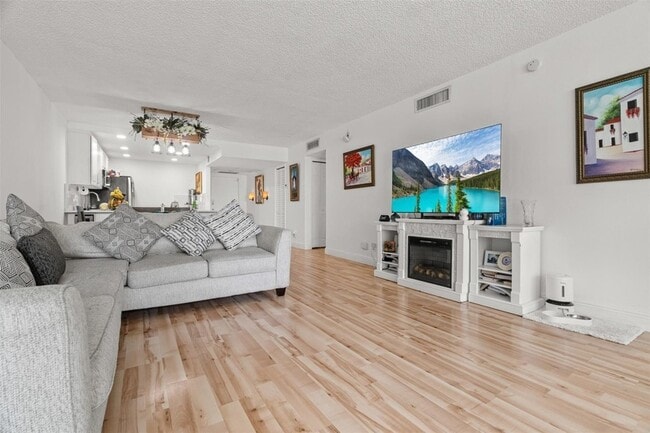 Building Photo - 3080 N Course Dr