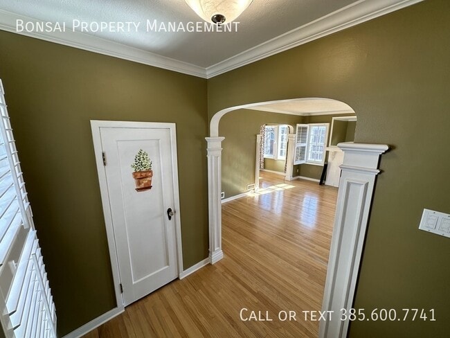 Building Photo - 7527 S Jefferson-