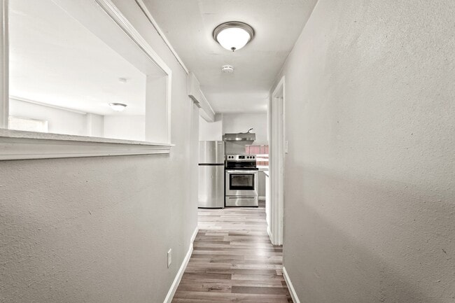 Building Photo - 523 Henke St