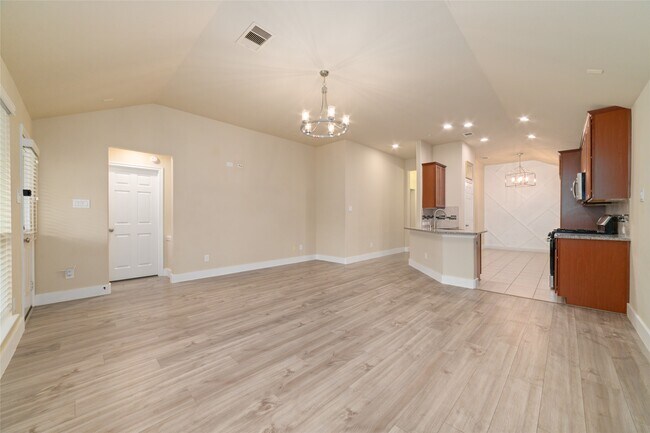 Building Photo - 15615 Whispering Green Dr