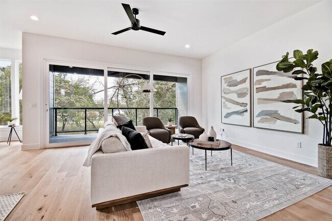 Building Photo - 210 NW 9th St