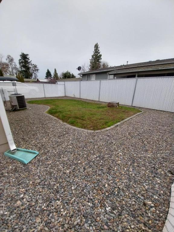 Building Photo - 1312 Dowell Rd