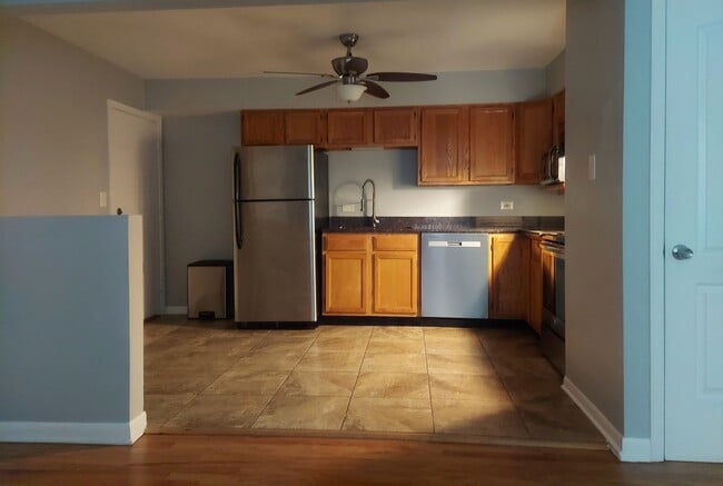 Building Photo - 320 Beach Ave