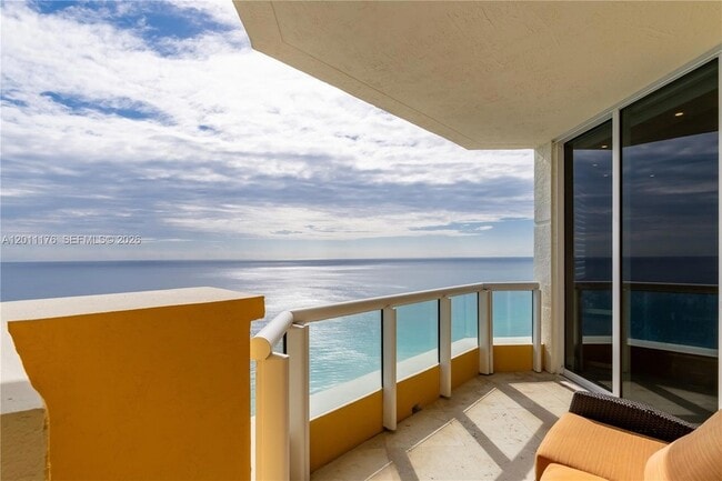 Building Photo - 17875 Collins Ave