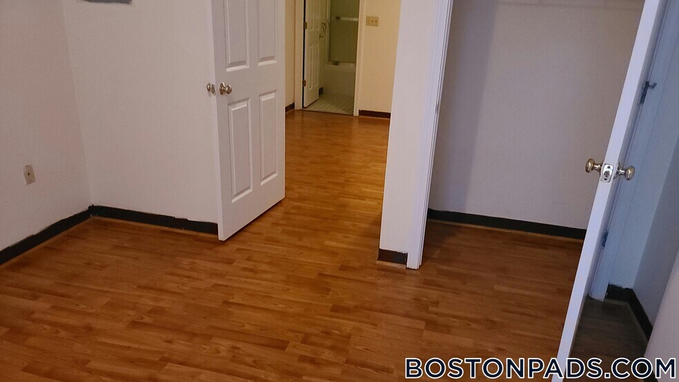 Building Photo - 81 Essex St