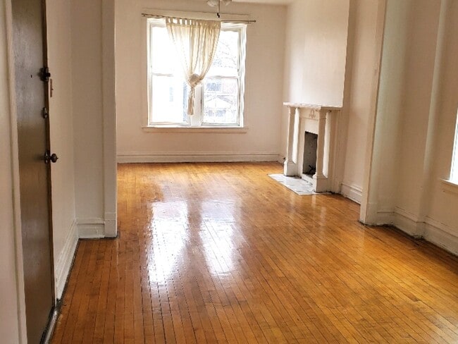Building Photo - 1254 N Maplewood Ave