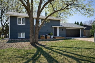 Building Photo - Charming 3-Bedroom Retreat with Finished Basement & Cozy Fireplace in Shoreview!