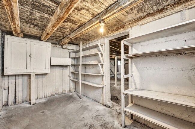 Building Photo - Newly renovated 4 bedroom HALF OFF MAY RENT