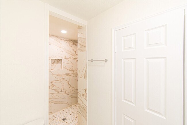 Building Photo - 13619 Elm Ct