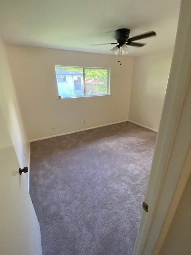 Building Photo - 2220 Ripple Creek Dr