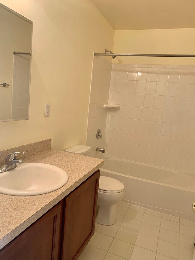 Building Photo - 104 Cove Ct