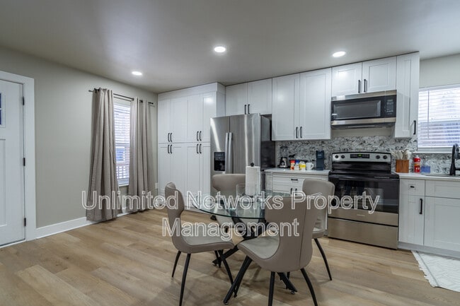 Building Photo - 410 St Johns Ave SW