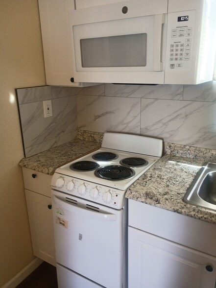 Building Photo - 1515 Highway 99 W