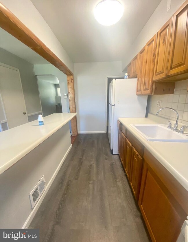 Building Photo - 1050 Cooks Ln