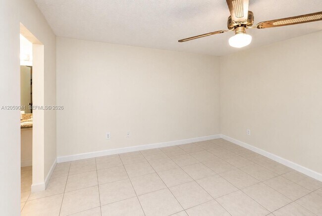 Building Photo - 10425 SW 112th Ave