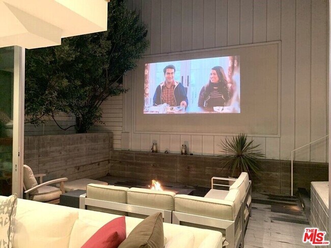 Building Photo - 338 Rennie Ave