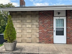 Building Photo - 4297 7th Street Rd
