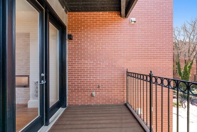 Building Photo - 32 Rutland St