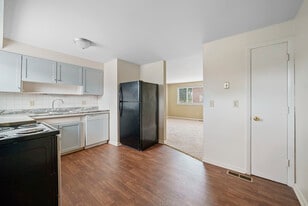 Building Photo - 4944 - 4958 Arbor Village Dr