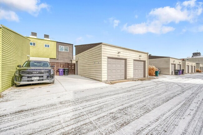 Building Photo - $3,145.95- 3 Bed, 3.5 Bath Townhome in Denver with Central AC and In Unit Laundry