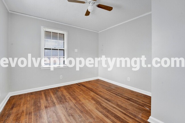 Building Photo - $300 OFF FIRST MONTH'S RENT  MOVE IN SPECI...