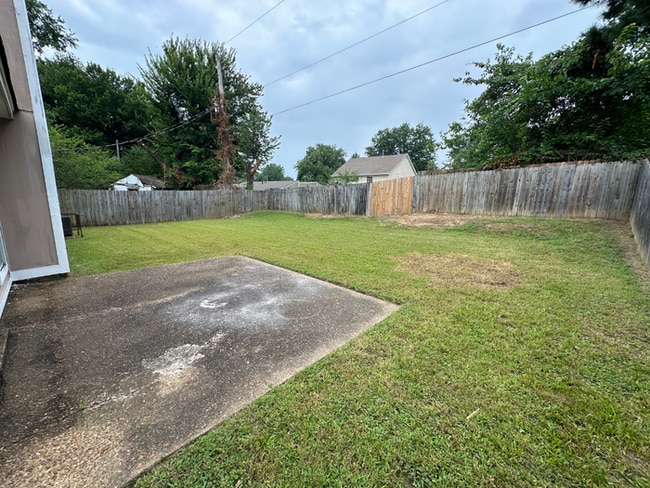 Building Photo - Charming 3BR/2BA Near Southwind | Soaring Vaulted Ceilings, Rustic Fireplace & Garage