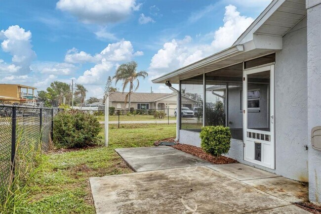Building Photo - 5221 Lemon Bay Dr