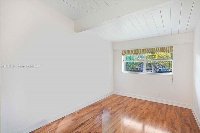 Building Photo - 701 E Coco Plum Cir