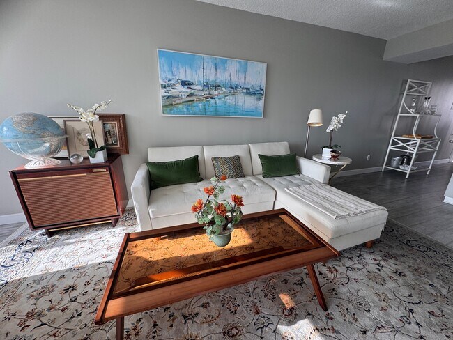 Building Photo - 33 S Gulfstream Ave