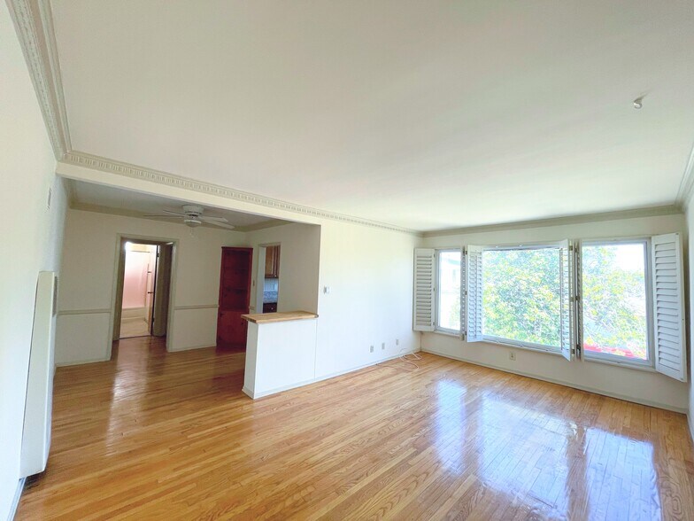Building Photo - 1547 S Orange Grove Ave
