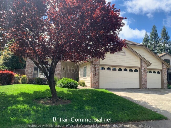 Building Photo - Gorgeous 3 Bedroom 2 Bath House at Courtsi...