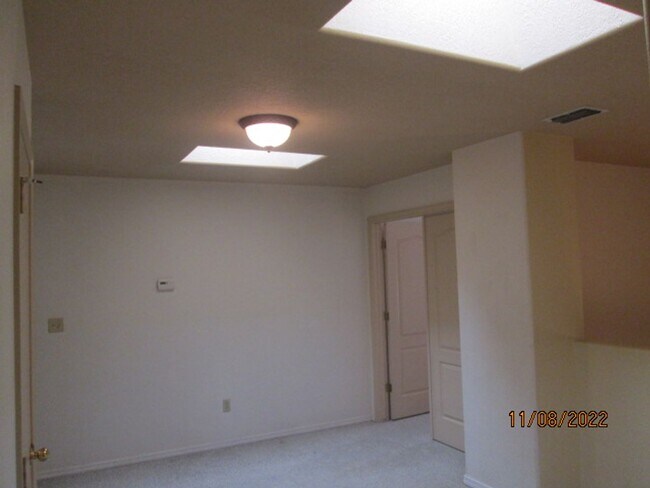 Building Photo - Paseo Del Norte and Ventura NE