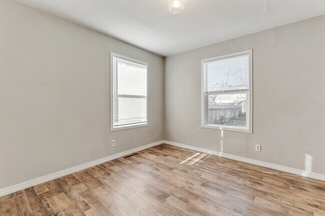 Building Photo - 1017 N Pershing St