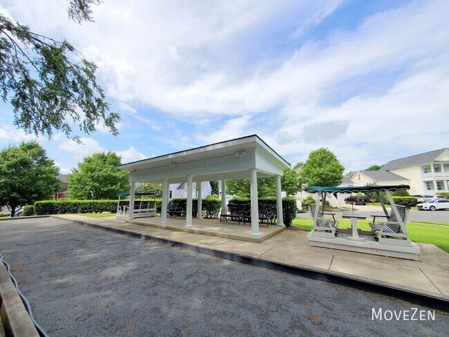 Building Photo - 17011 Hedgerow Park Rd
