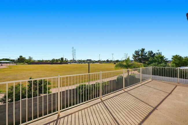 Building Photo - 1425 W Commerce Ave