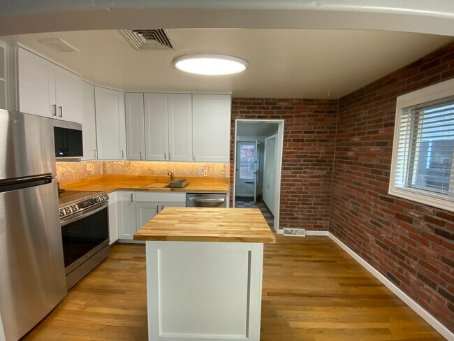 Building Photo - 4858 Benton St