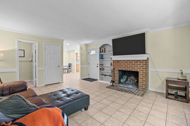 Building Photo - Beautiful Condo-Style Living in Virginia Beach