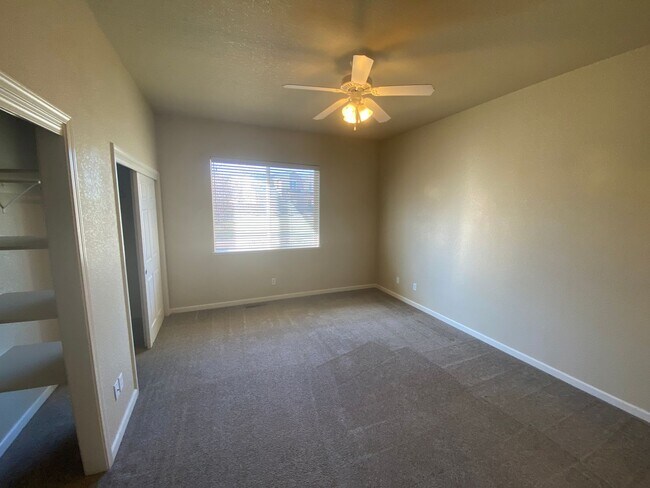 Building Photo - Sparks - Gated Community - 2 Bed 2.5 Bath