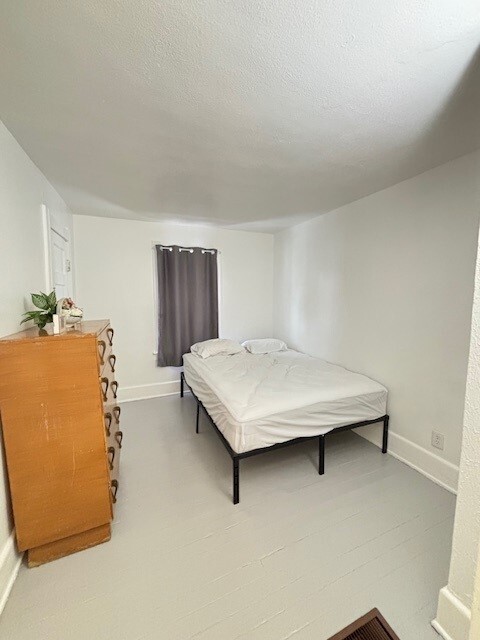 Building Photo - 2344 Elm St