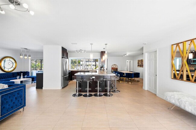 Building Photo - 5921 SW 17th Ct