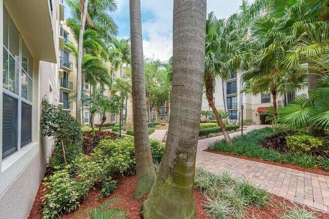 Building Photo - 630 S Sapodilla Ave