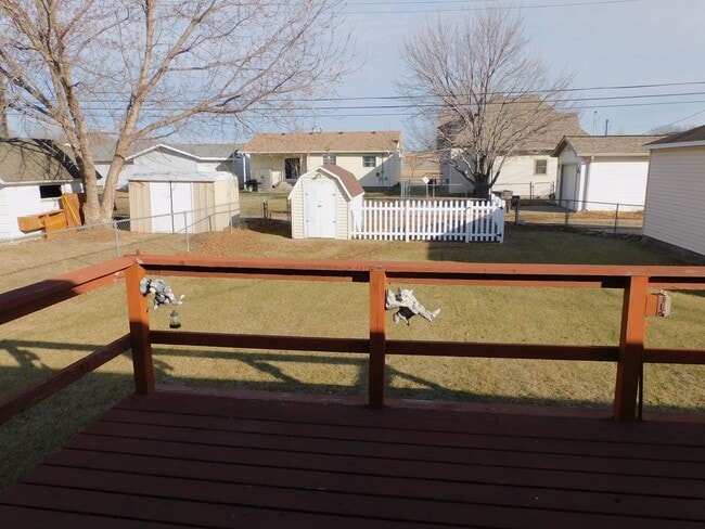 Building Photo - 3 Bedrooms, 2 baths, near schools and shopping