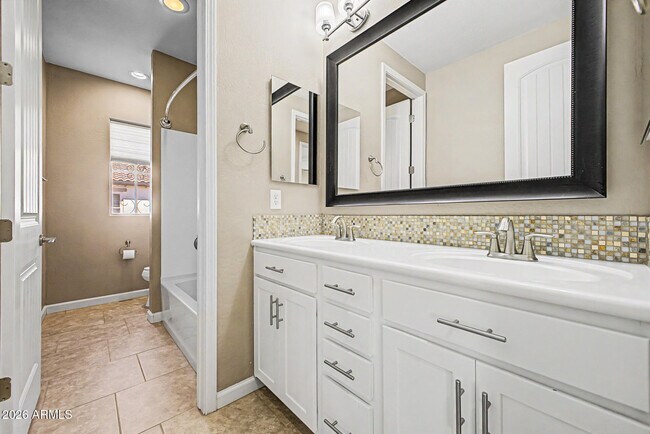 Building Photo - 4128 S Greythorne Way