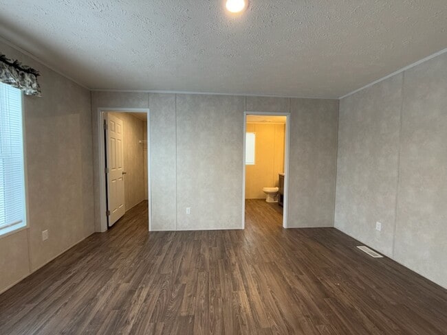 Building Photo - 38064 Leverette Ave